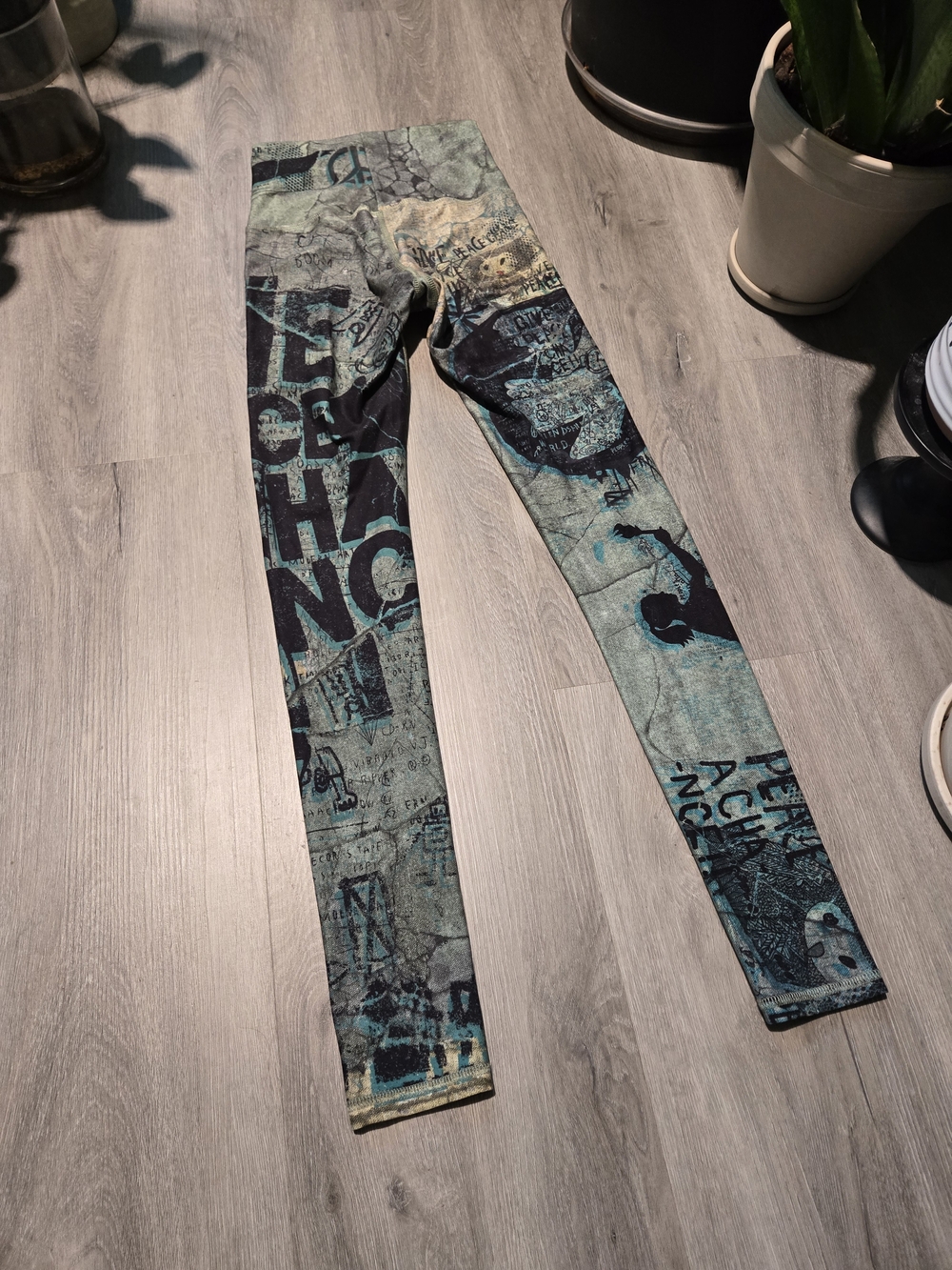 Niyama Sol Text & Illusion Barefoot Leggings - Picture 4 of 5